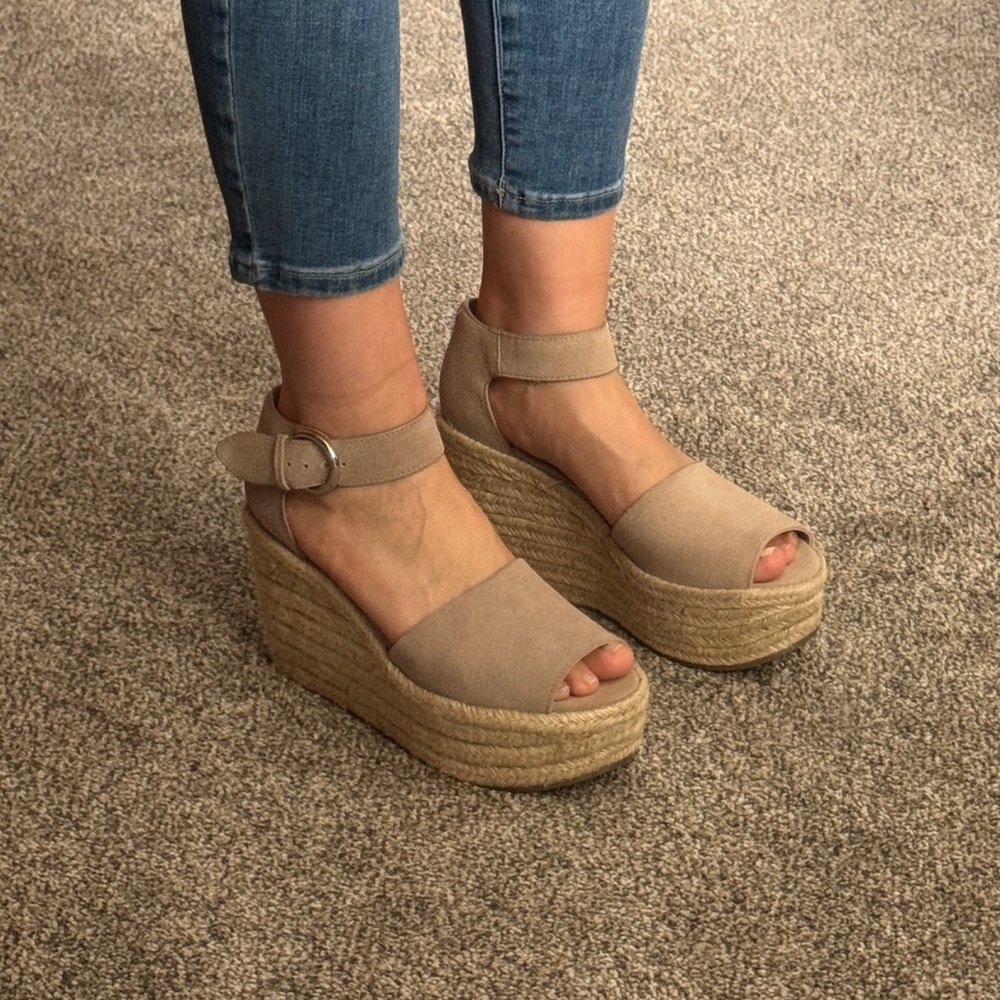 Marc Fisher Platform Sandals - Picture 10 of 11
